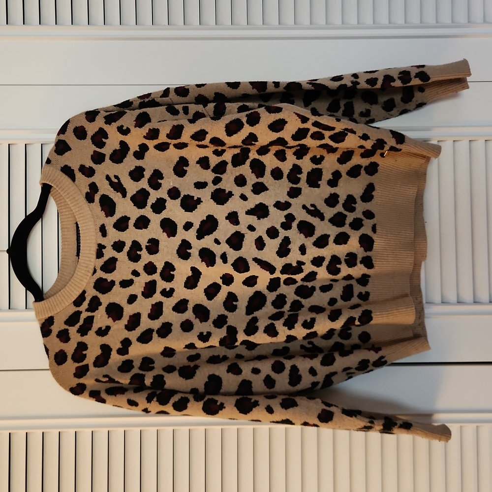 Tahari leopard sweater, size small